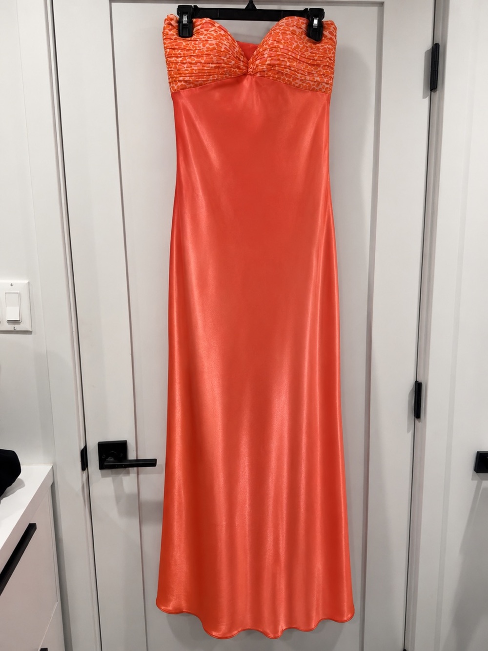 Laundry by Shelli Segal Silk Strapless Satin Coral Evening Dress - Size 8 - Picture 2 of 5